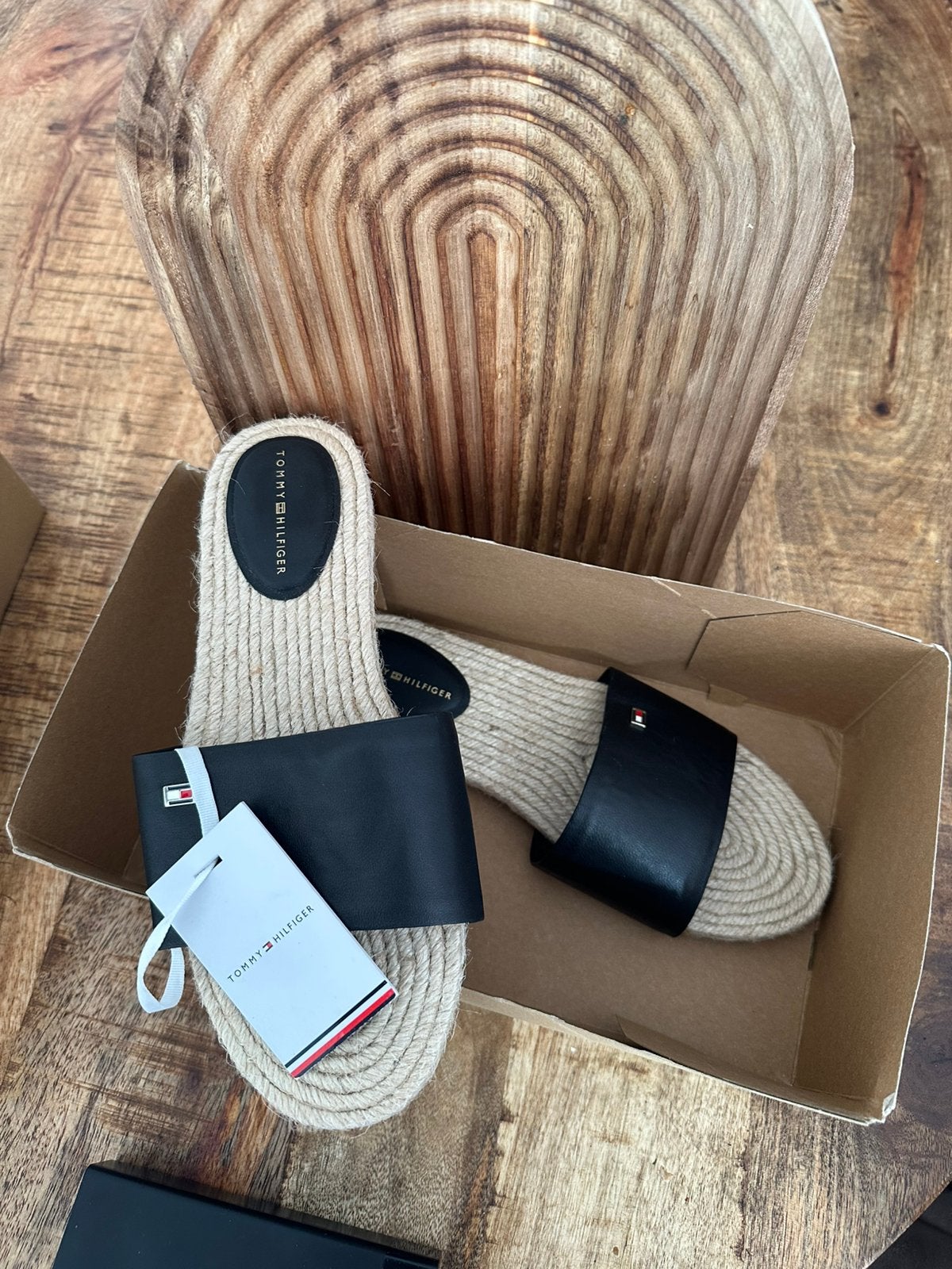 Nieuwe Tommy Hilfiger sandalen in maat 40, Ophalen of Verzenden, Nieuw, Sandalen of Muiltjes