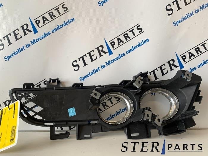 Bumper Rooster van een Mercedes E-Klasse, Gebruikt, -, Ophalen of Verzenden, Bumper