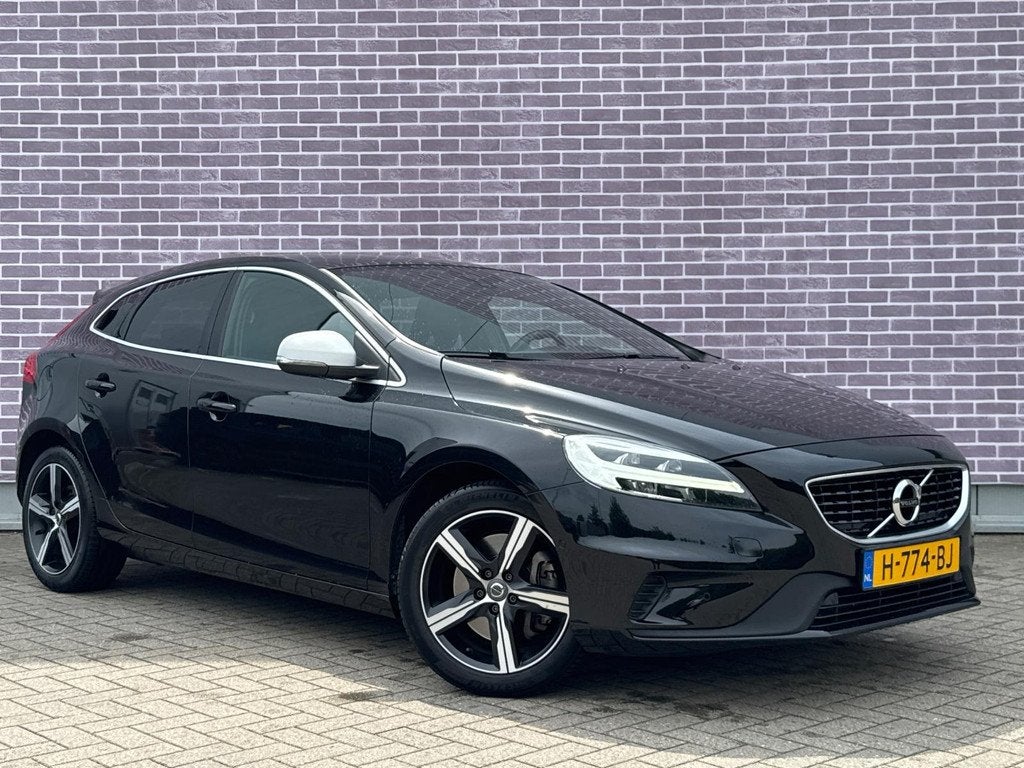 Volvo V40 1.5 T3 Polar+ Sport | R-Design | Trekhaak | Achter, 12 maanden, 4 cilinders, Automatische klimaatregeling, Zwart