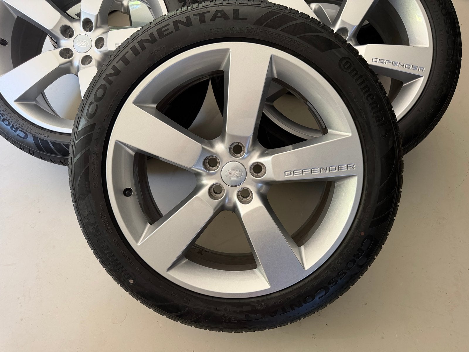 Land Rover Defender L663 22" Style 5098 velgenset (5 stuks), Ophalen, Gebruikt, 275 mm, Banden en Velgen
