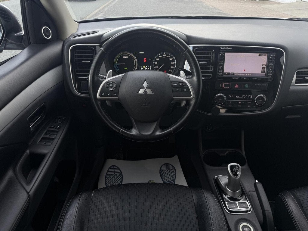 Mitsubishi Outlander 2.0 PHEV Executive, Auto's, Mitsubishi, 4 cilinders, Origineel Nederlands, Bedrijf, Vierwielaandrijving