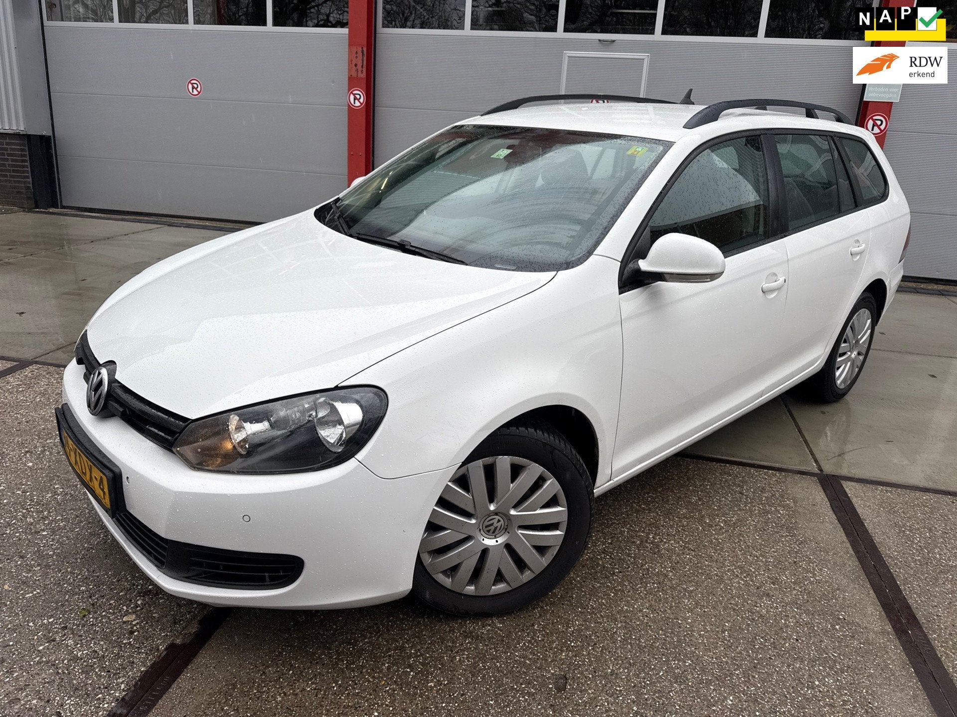 Volkswagen Golf Variant 1.6 TDI Trendline BlueMotion Automaa, Euro 5, Gebruikt, 4 cilinders, Electronic Stability Program (ESP)
