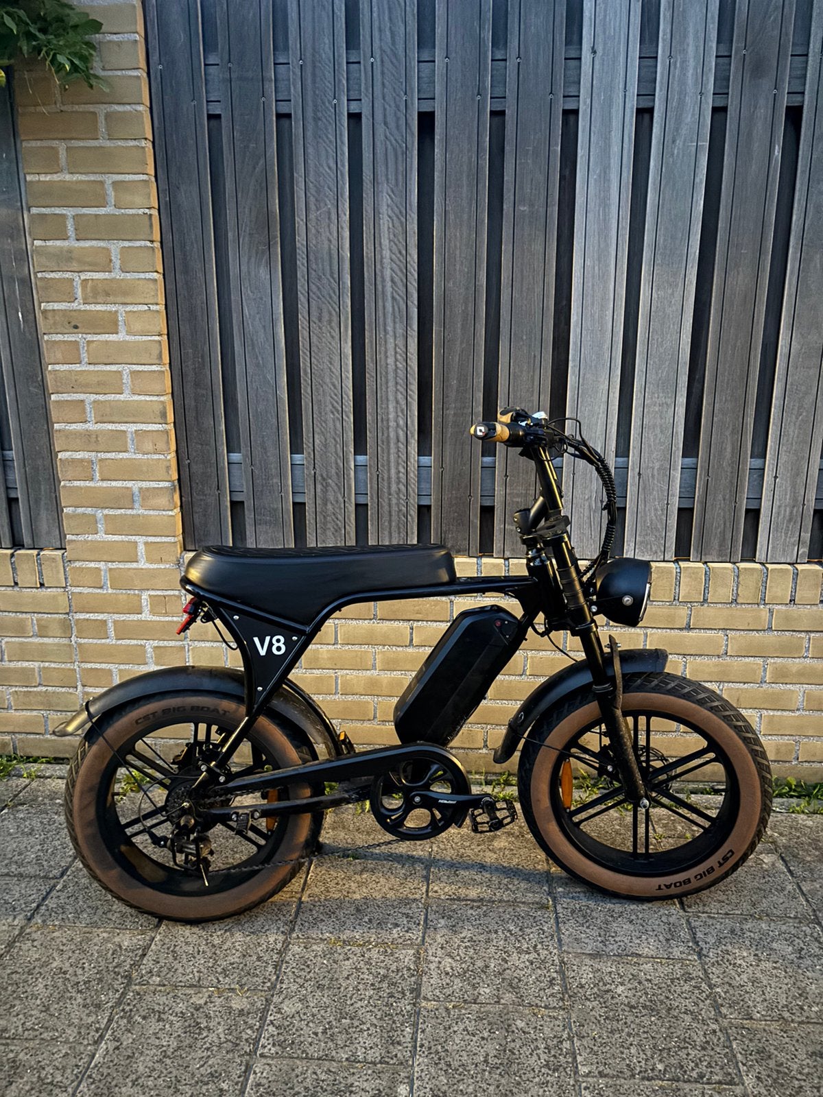 ouxi v8 met gashendel, Ophalen of Verzenden, Zo goed als nieuw, 50 km per accu of meer, Overige merken