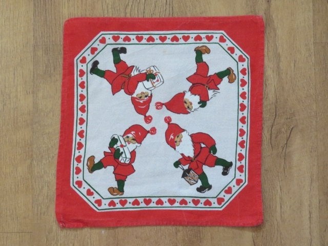 Vintage Zweeds kerstkleedje met jultomtar en hartjes, Ophalen of Verzenden, Gebruikt