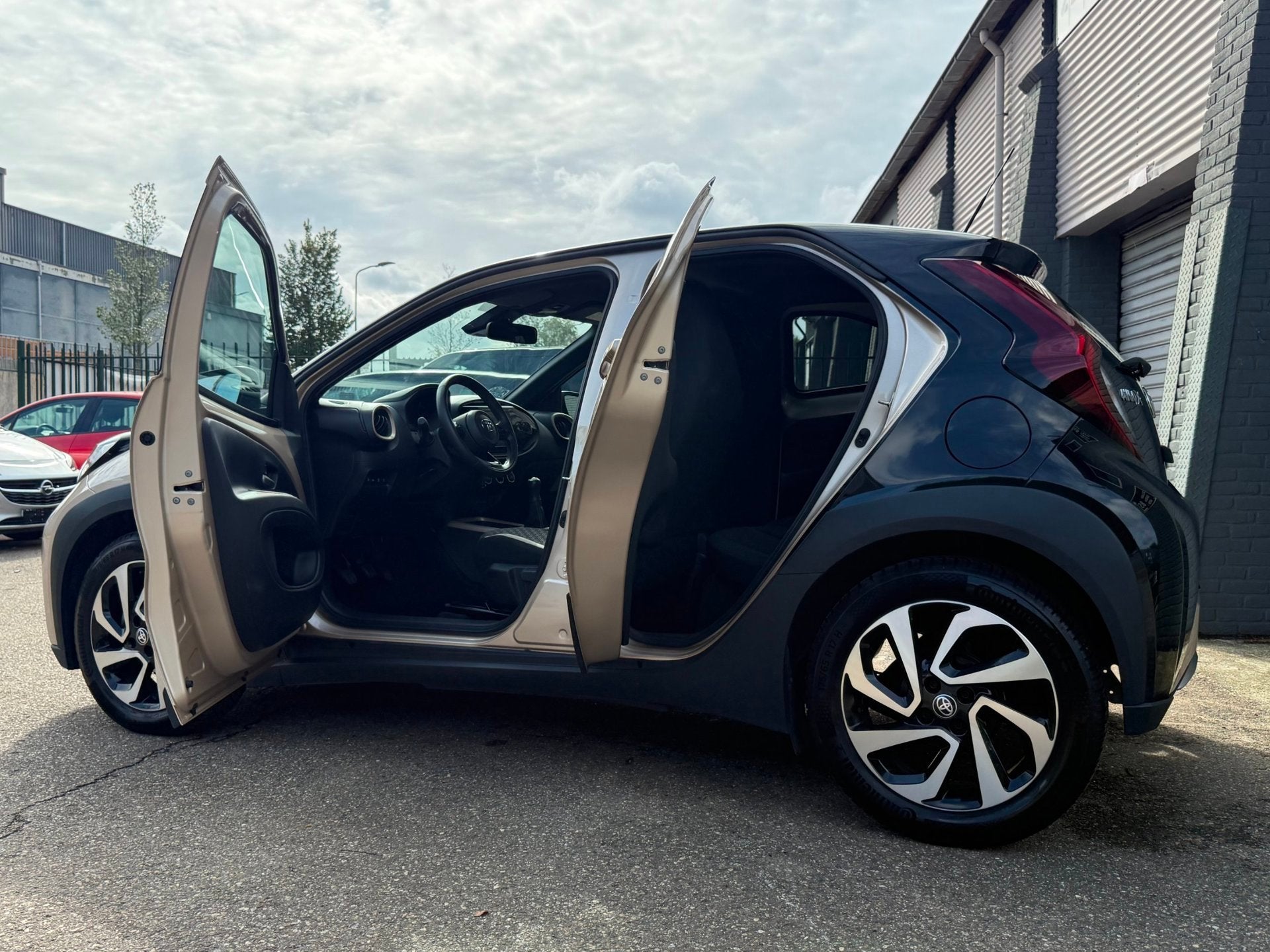 Foto 14 van Toyota Aygo X 1.0 VVT-i MT Pulse stoelverwarming,camera,line