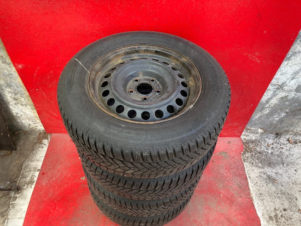Winterbanden Renault Captur 215/65R16 Fulda, Auto-onderdelen, 16 inch, ., Banden en Velgen, .