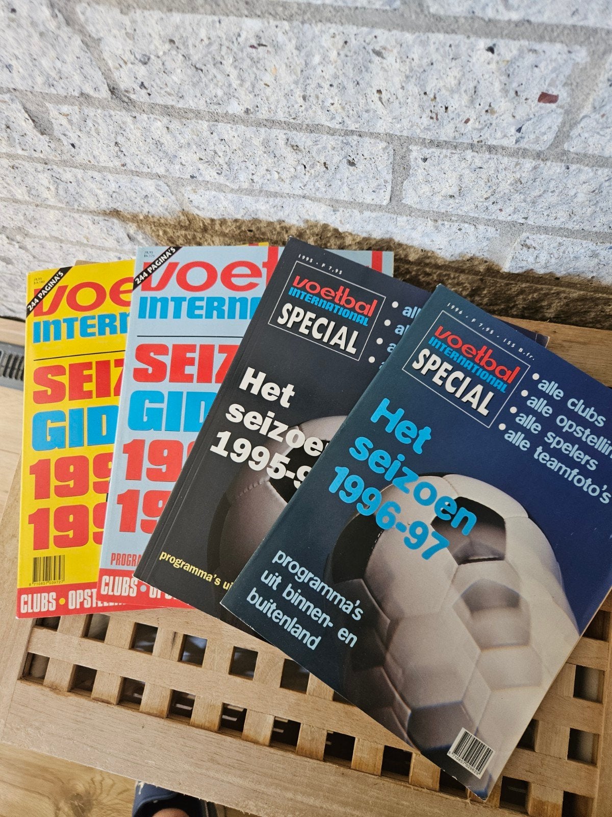 Voetbal international Seizoengids, Verzamelen, Ophalen of Verzenden, 1980 tot heden, Tijdschrift