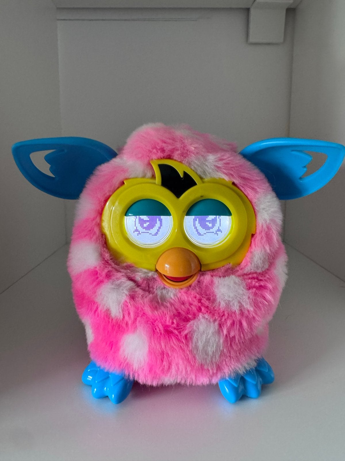 Roze Furby met witte stippen - Zo goed als nieuw, Verzamelen, Ophalen of Verzenden, Zo goed als nieuw