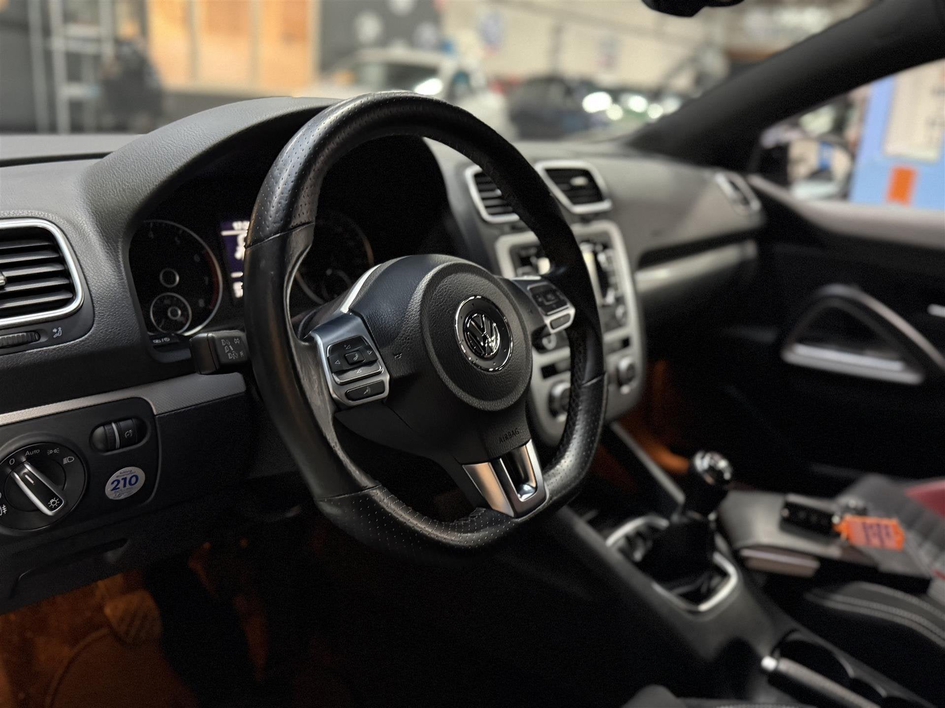 Volkswagen Scirocco 1.4 TSI ZEER Uniek! 31DKM! NAVI! Clima!, Auto's, 4 cilinders, 1290 kg, Origineel Nederlands, Bedrijf