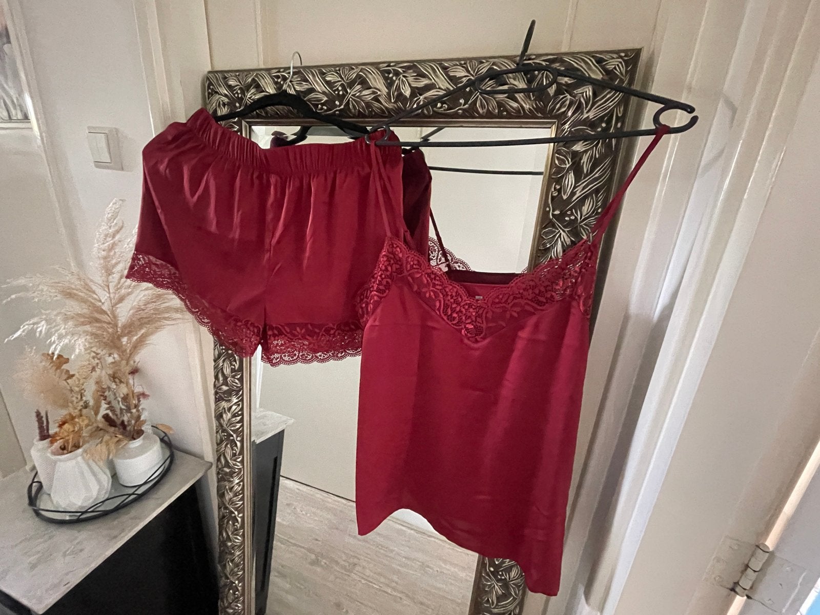 Hema satijnen pyjama set rood met kant, Kleding | Dames, Ophalen of Verzenden, Nieuw, Maat 38/40 (M)