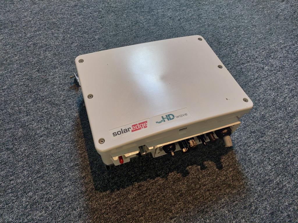 SolarEdge SE5000H omvormer + evt 18 power optimizers, Doe-het-zelf en Verbouw, Elektra en Kabels, Ophalen