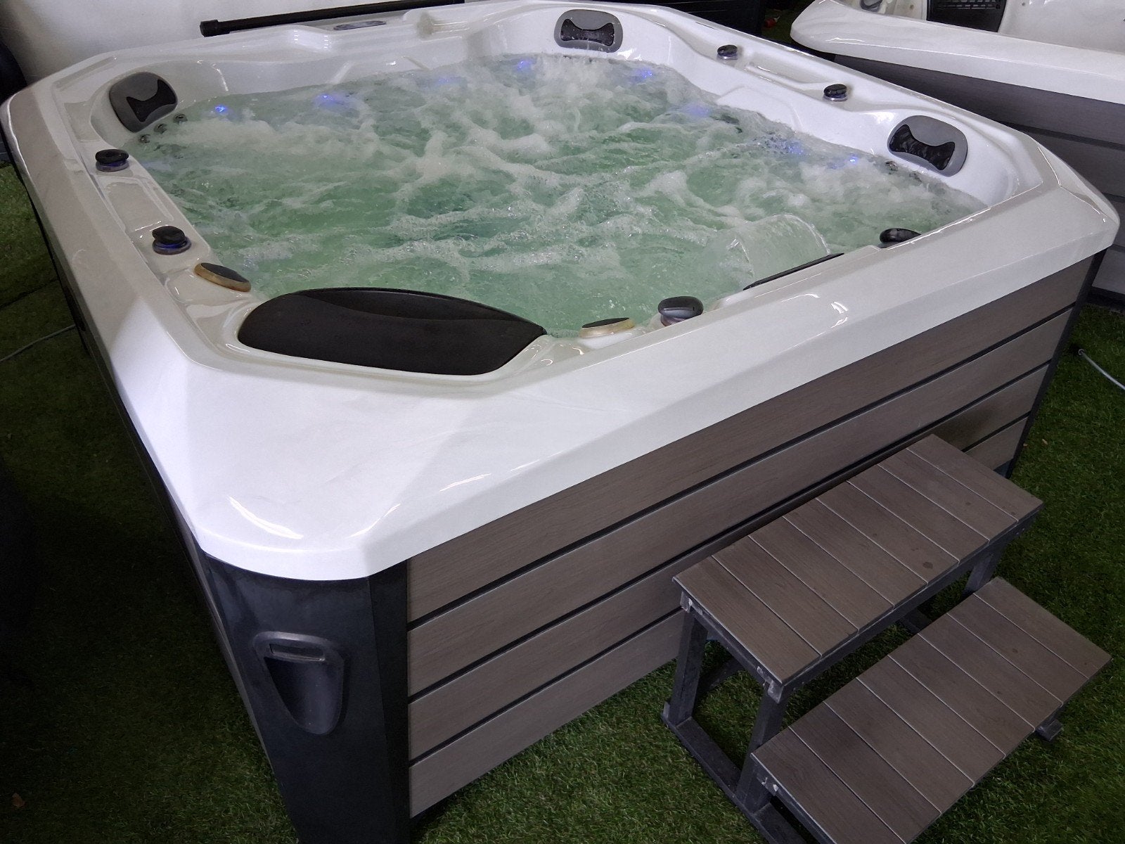 Balboa grote 6 pers jacuzzi WEEKACTIE + bezorging&garantie, Tuin en Terras, Bubbelbaden en Hottubs, Ophalen of Verzenden, Zo goed als nieuw