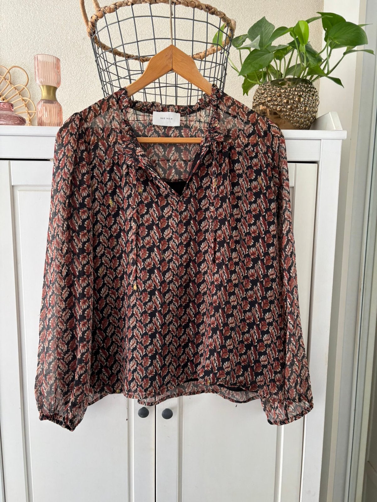 Neo Noir blouse maat M, Kleding | Dames, Blouses en Tunieken, Ophalen of Verzenden, Zo goed als nieuw, Maat 38/40 (M), Bruin