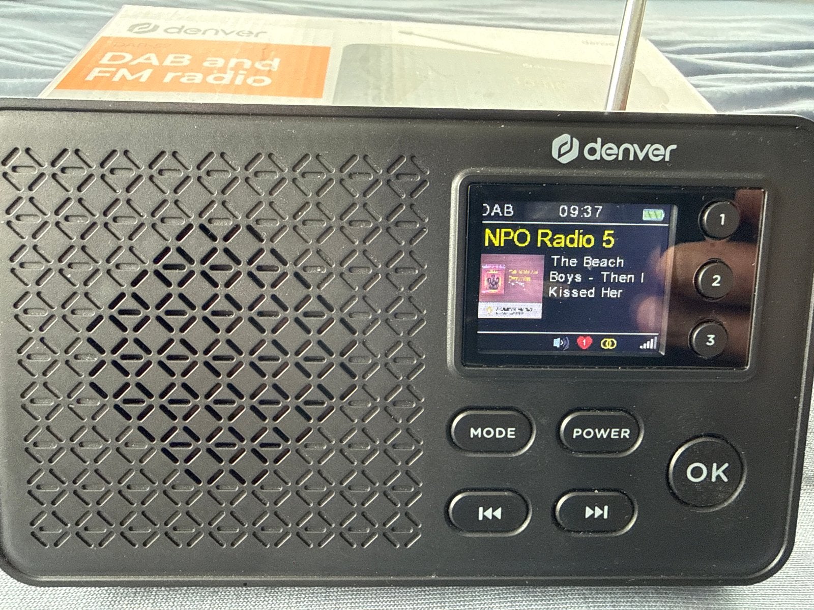 Denver DAB-57 DAB+ en FM Radio met Bluetooth en Kleurenscher, Audio, Tv en Foto, Ophalen of Verzenden, Zo goed als nieuw, Radio