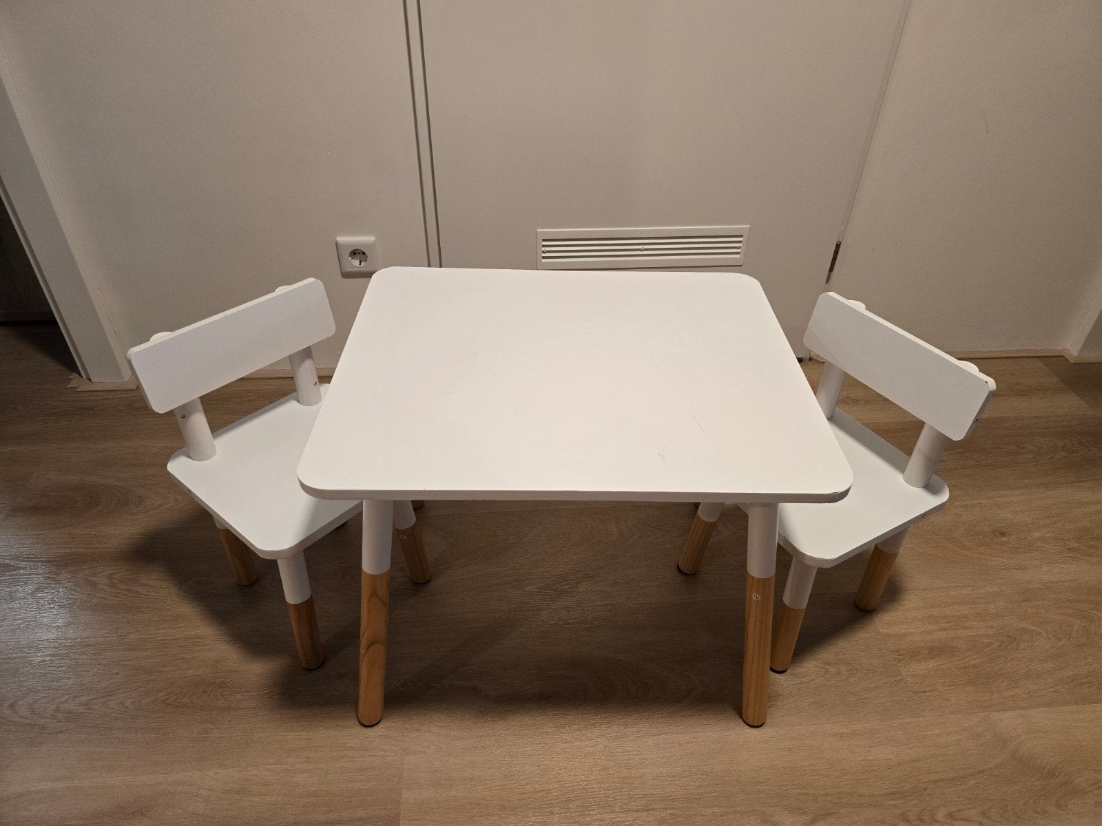Kinder tafel en stoelen set - wit met houten poten, Ophalen, Gebruikt, Tafel(s) en Stoel(en)