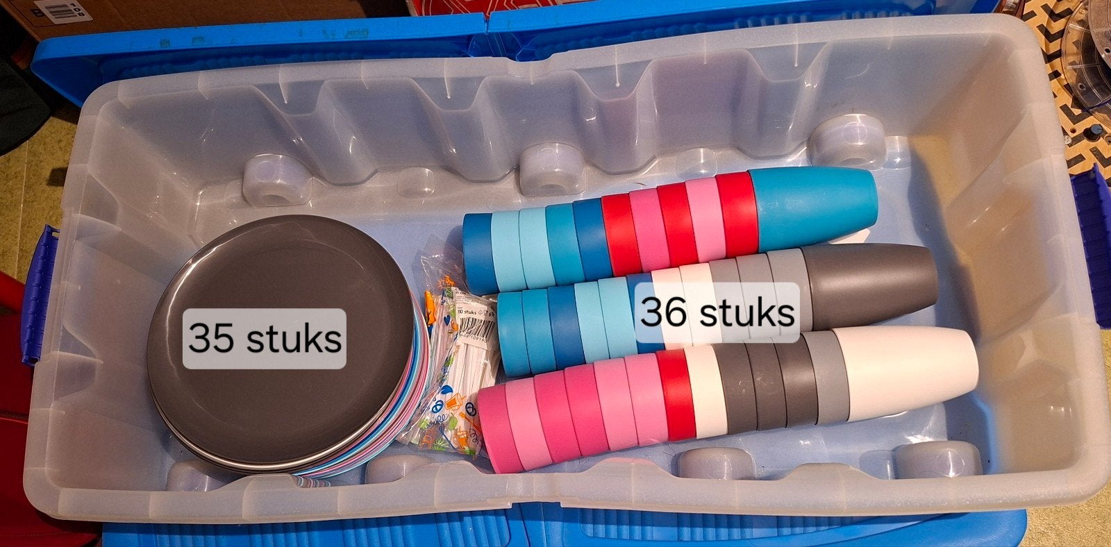 HEMA 35 plastic borden en 36 plastic bekers, Overige typen, Kunststof, Ophalen of Verzenden, Zo goed als nieuw
