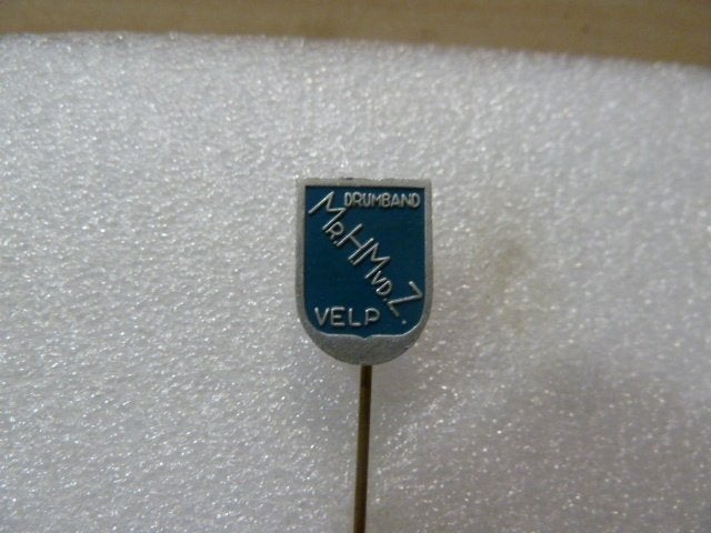 Vintage Drumband MR.HMVD.Z. Velp Speldje, Ophalen of Verzenden, Gebruikt, Overige onderwerpen, Speldje of Pin