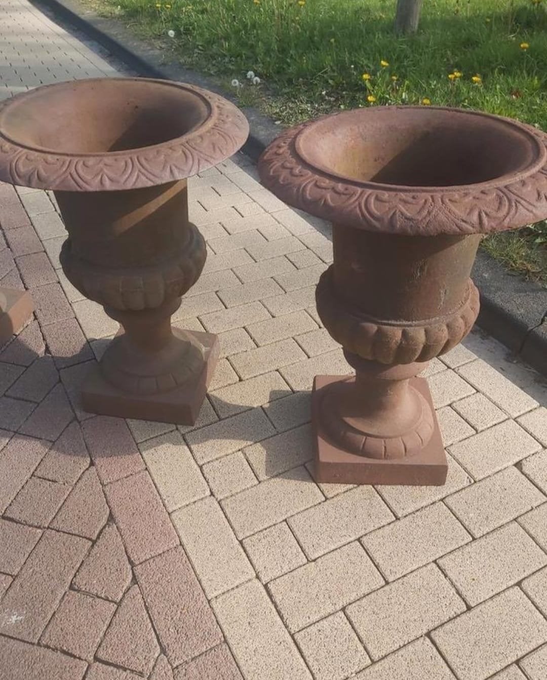 Set van 2 gietijzeren tuinvazen - 70 cm hoog, Ophalen, Gebruikt, Metaal, 60 cm of meer