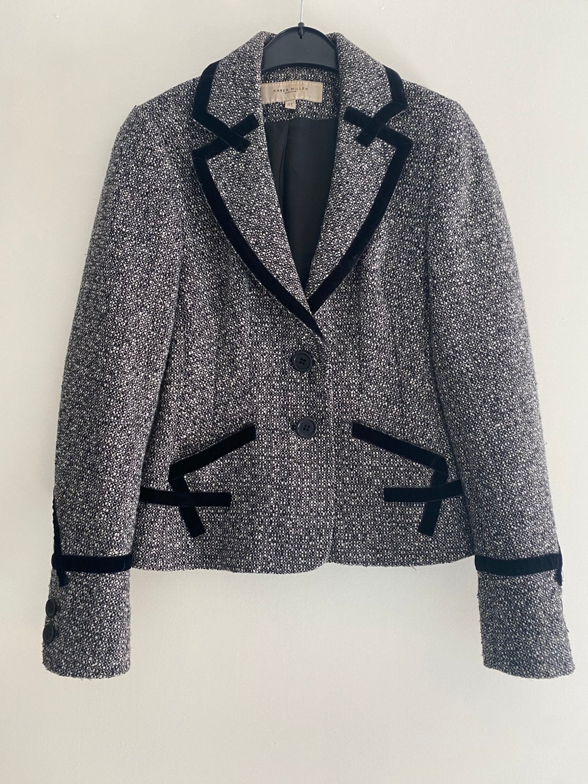 Karen Millen zeer getailleerd heringbone boucle jasje, Kleding | Dames, Zwart, Ophalen of Verzenden, Zo goed als nieuw, Jasje