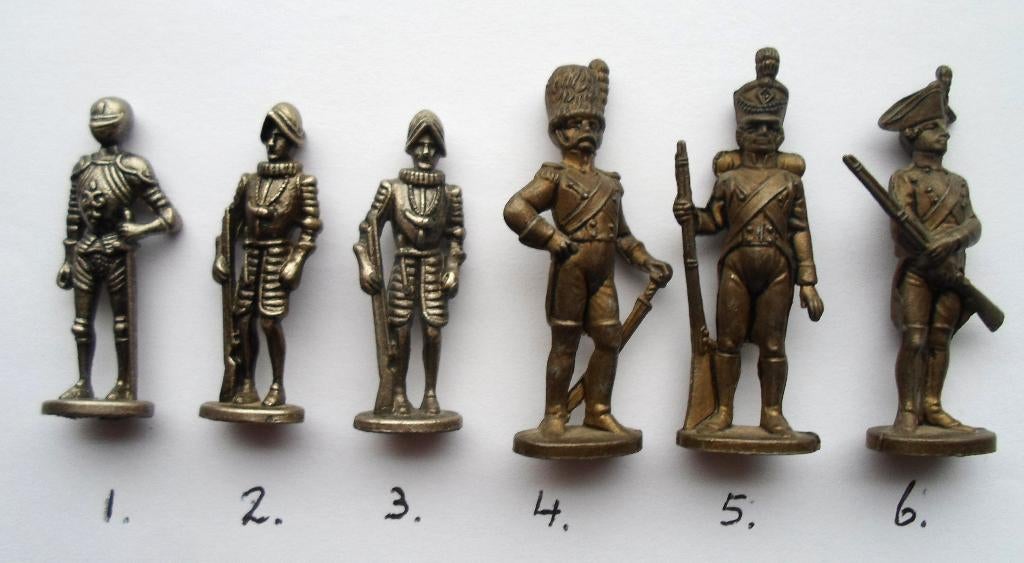 18 Ferrero metalen figuurtjes. Zie omschrijving, Verzamelen, Verrassingseieren, Ophalen of Verzenden, Zo goed als nieuw, Overige typen