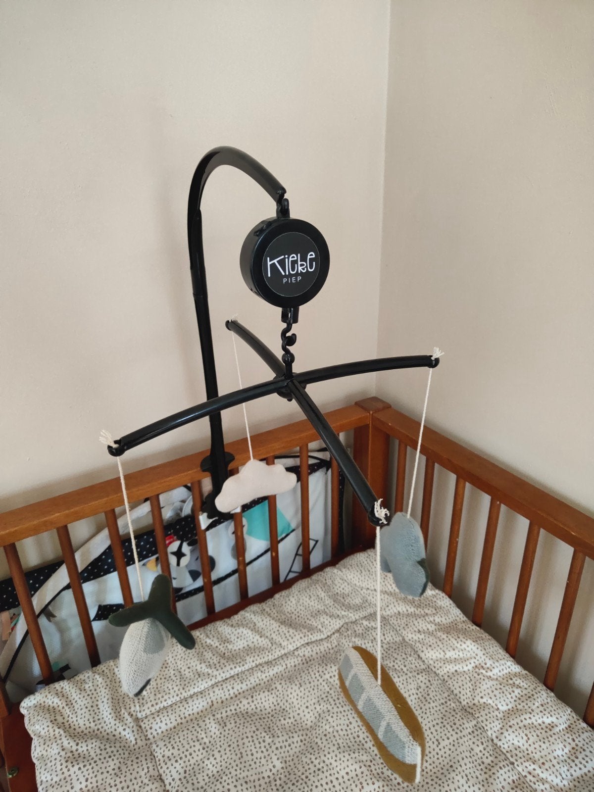 Kiekepiep muziekmobiel met houder en nieuwe hangertjes, Kinderen en Baby's, Ophalen of Verzenden, Zo goed als nieuw, Mobiel, Met geluid