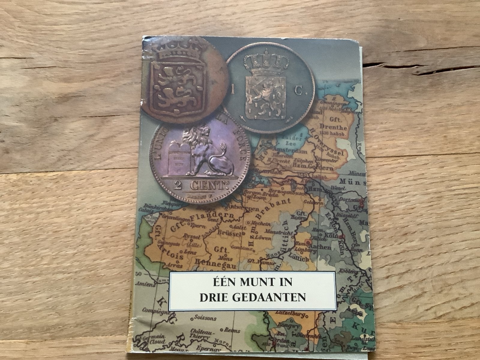 Eén Munt in Drie Gedaanten - Historische Muntenset, Ophalen of Verzenden, Verzamelmap