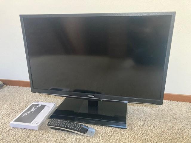 Toshiba 32 inch tv, 50 Hz, LCD, Ophalen of Verzenden, Minder dan 40 cm