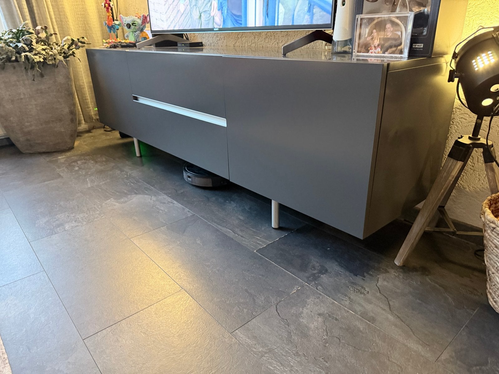 Stijlvolle Castelijne Line Kast - Zwevend Design, Huis en Inrichting, Ophalen, Gebruikt