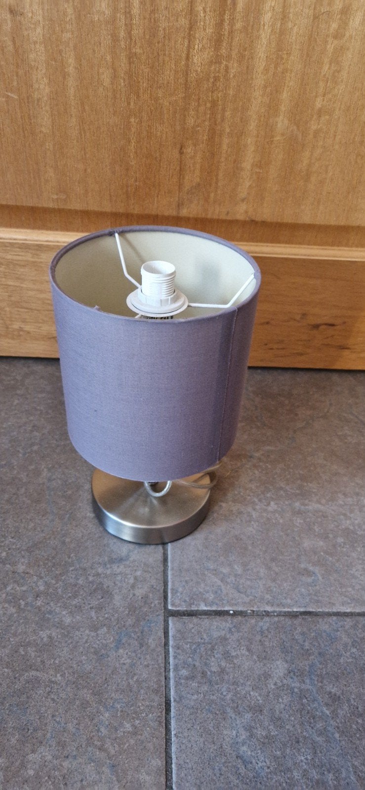 Tafellamp met paarse stoffen kap en metalen voet - 37 cm, Gebruikt, Paars, Ophalen of Verzenden, Met kap