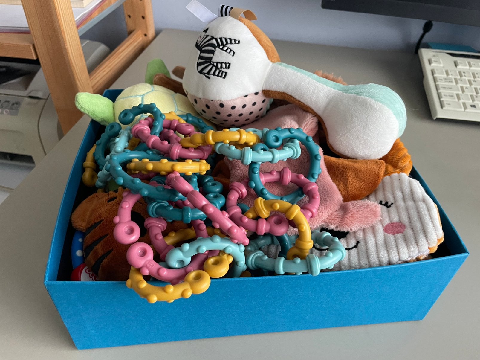 Baby box speeltjes, Ophalen, Zo goed als nieuw, Babygym