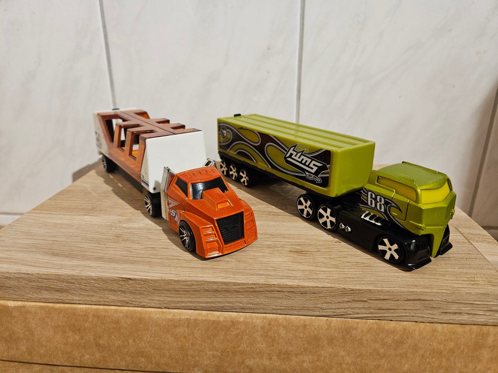 Hotwheels Hot Wheels 2 x vrachtwagen 5 euro samen, Ophalen of Verzenden, Zo goed als nieuw