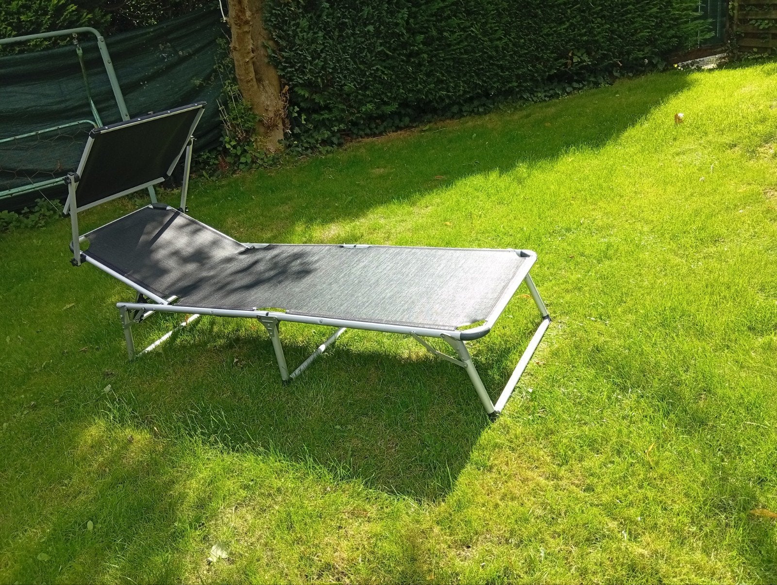 ligbed met zonneklep - zie foto, Tuin en Terras, Ligbedden, Ophalen, Zo goed als nieuw, Aluminium