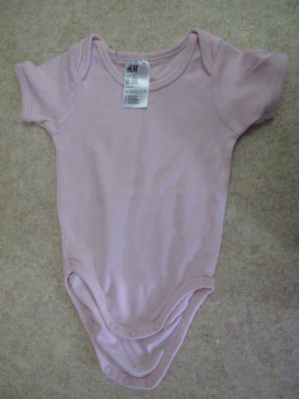 romper verkeert in nette staat  kleur roze, Kinderen en Baby's, Babykleding | Maat 68, Nacht- of Onderkleding, Meisje, H&M, Ophalen of Verzenden