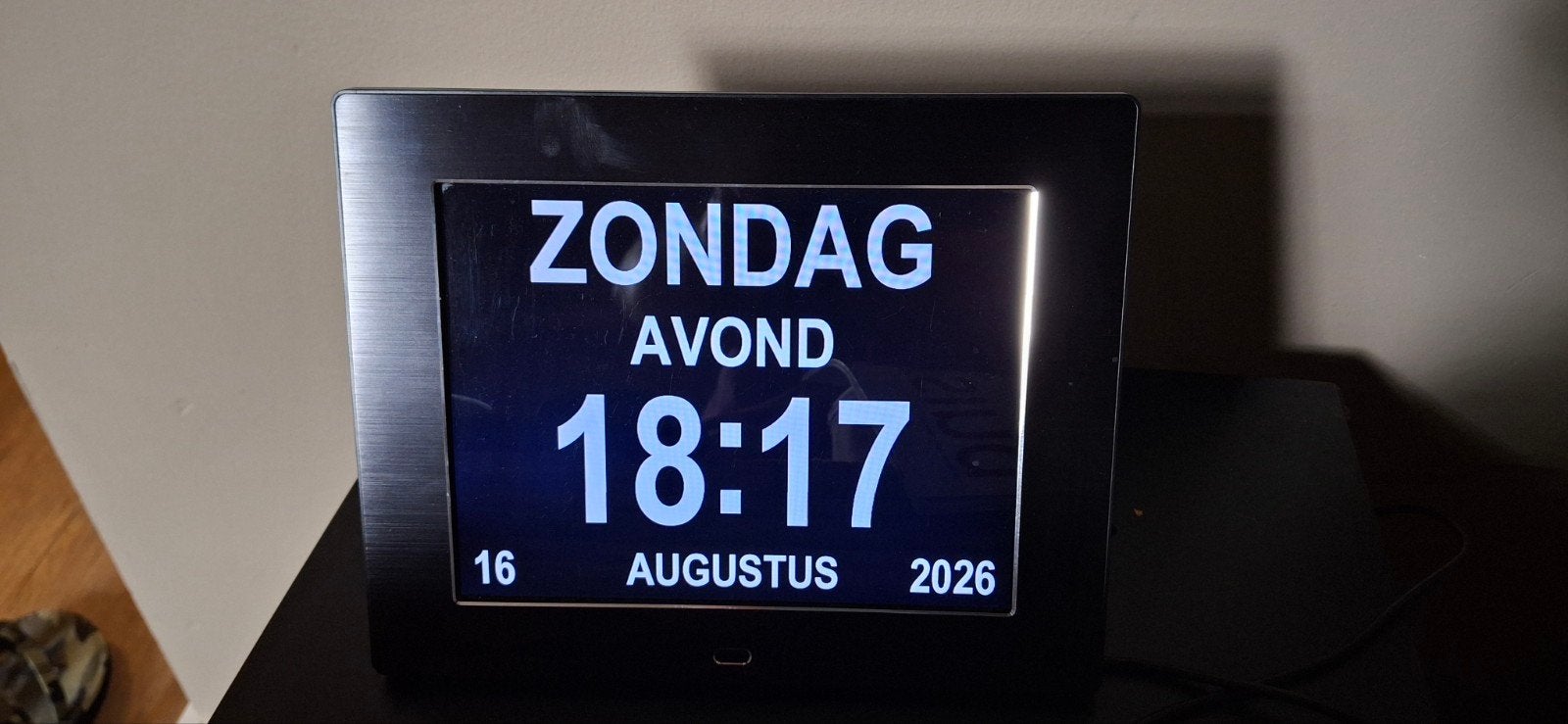 Dementieklok met dag-, datum- en tijdweergave, Huis en Inrichting, Ophalen, Gebruikt, Tafelklok, Digitaal