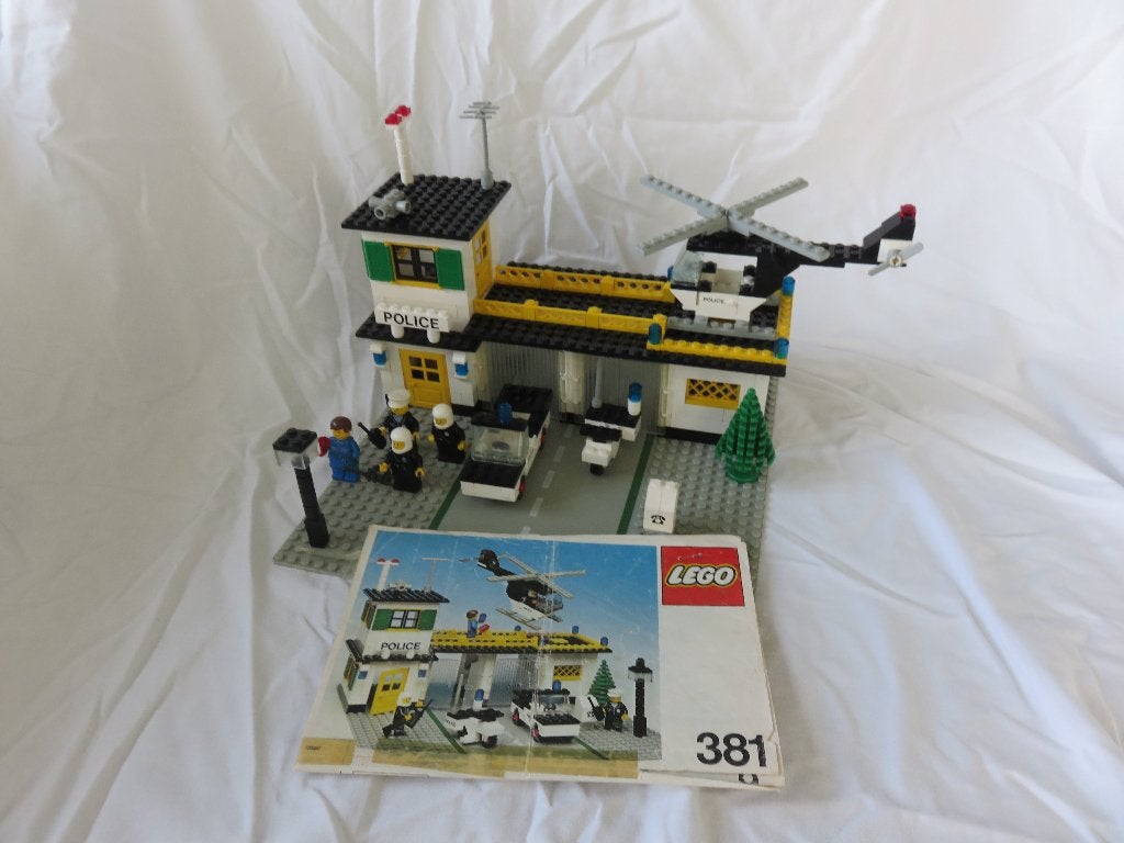 Lego classic town, set 381 Police Headquarters, Compleet, Lego, Ophalen of Verzenden, Complete set