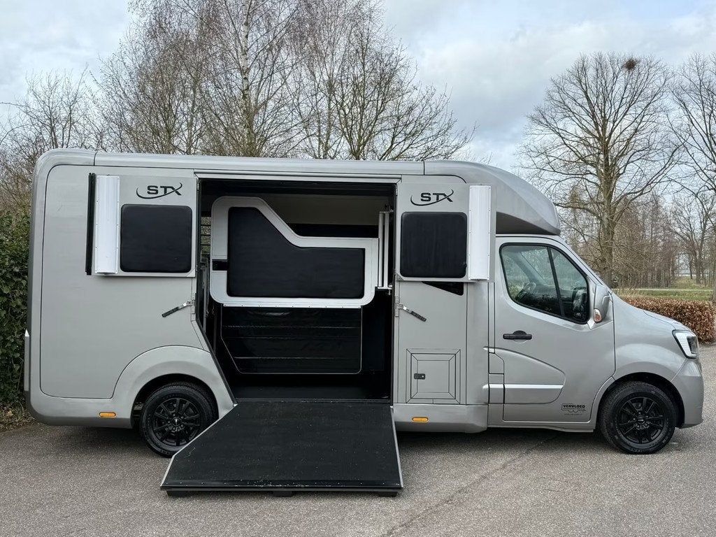Renault Master 2.3 dCi STX 2022 Paardenwagen Horsetruck, Gebruikt, Euro 6, 4 cilinders, Renault
