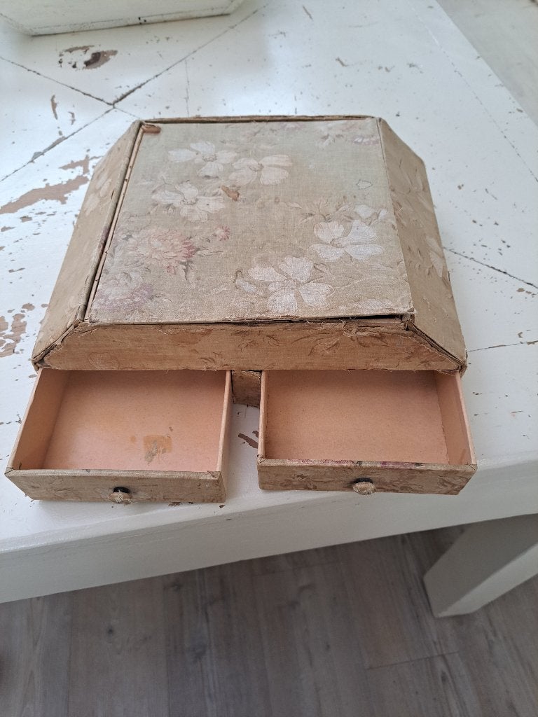 Oude stoffen doos, apart model deze zie je niet zo vaak., Antiek en Kunst, Ophalen of Verzenden