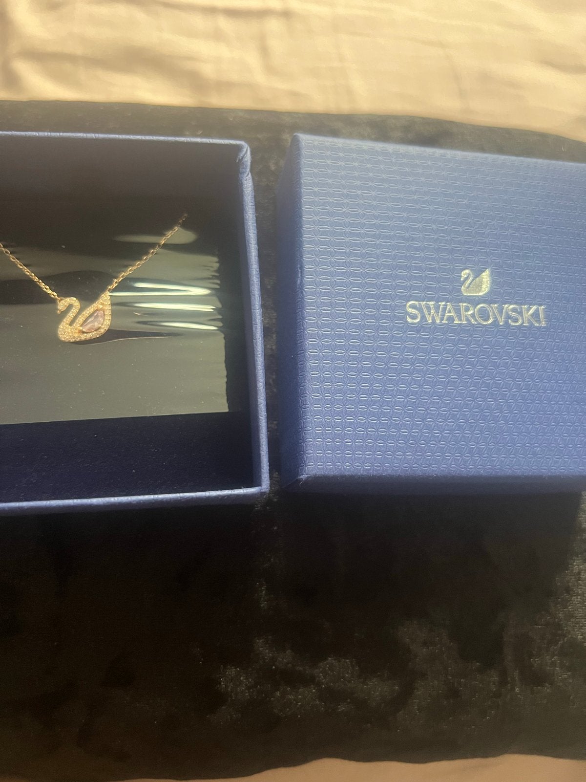 Swarovski ketting met zwaan hanger, Verzenden, Zo goed als nieuw, Goud, Overige materialen