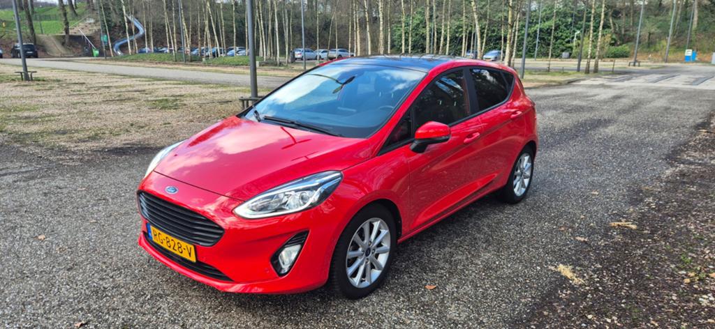 Ford Fiësta 1.0 Ecoboost 100pk 5dr 2017 Rood, Auto's, Ford, Voorwielaandrijving, 40 €/maand, Zwart, 23 km/l