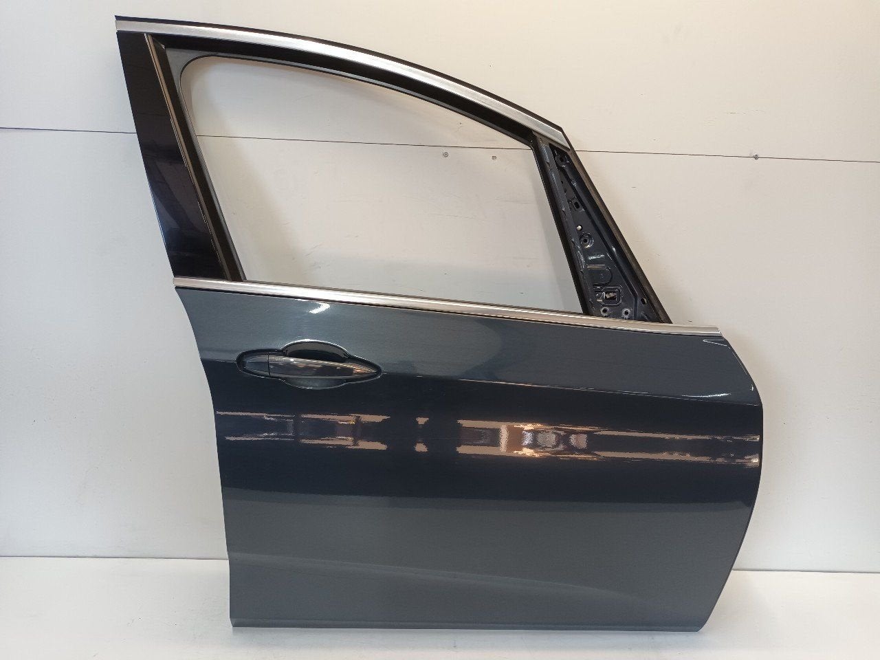 Portier rechts voor BMW 2 serie, Onderdelen@venauto.nl, Van der Ven Autorecycling B.V., Gebruikt, Ettenseweg 76, 4706 PB Roosendaal, The Netherlands
