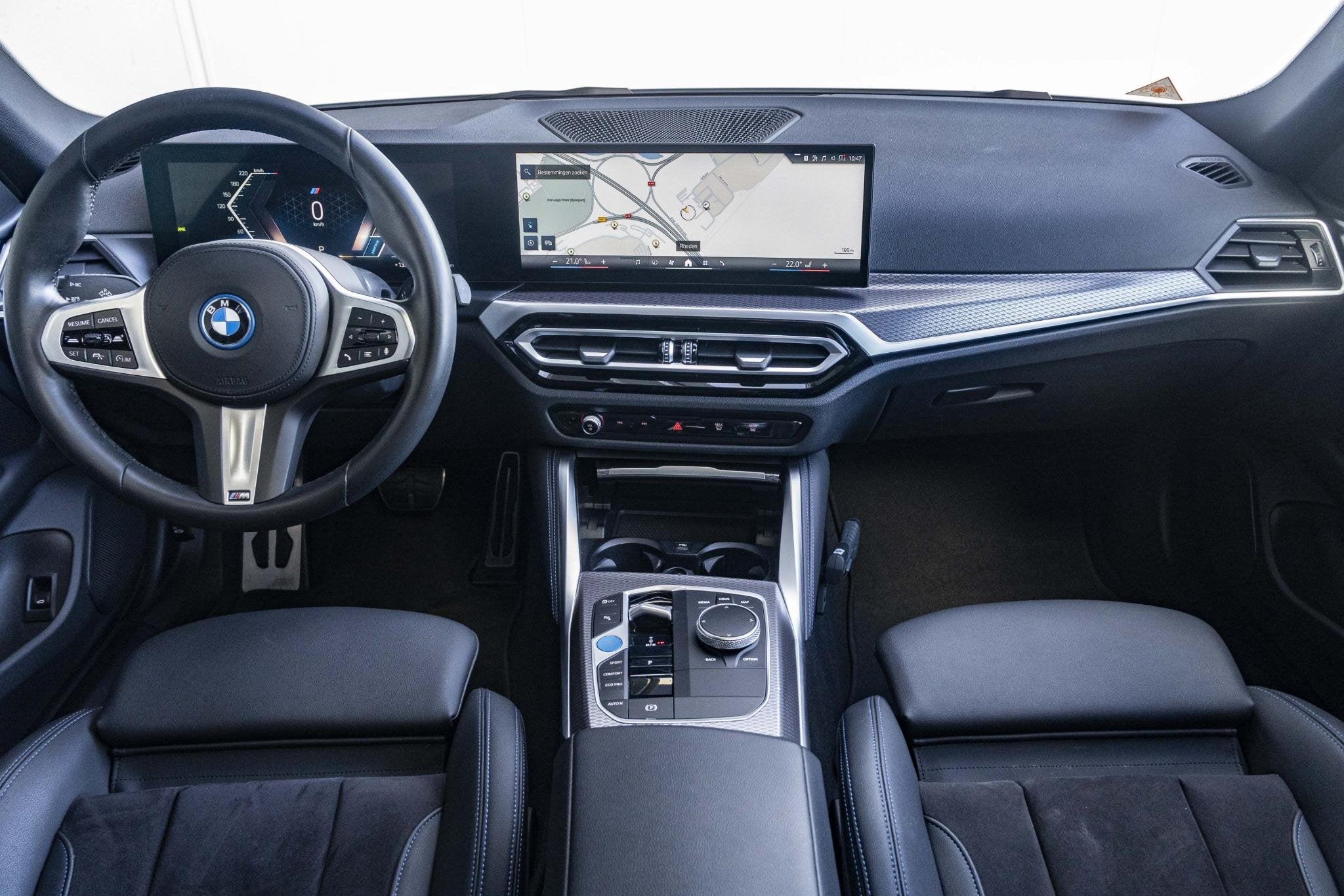 BMW i4 eDrive35 70 kWh | M Sport Pakket | Schuif/Kantel Dak, Auto's, Achterwielaandrijving, Gebruikt, Met garantie (alle), Wit