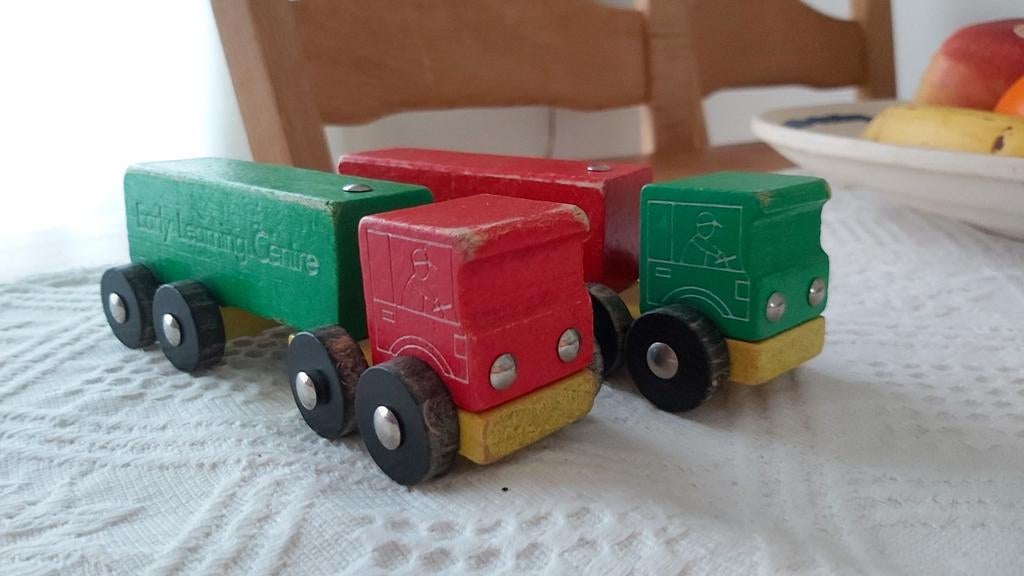 Houten speelgoed vrachtwagens - Early Learning Centre, Ophalen of Verzenden, Zo goed als nieuw