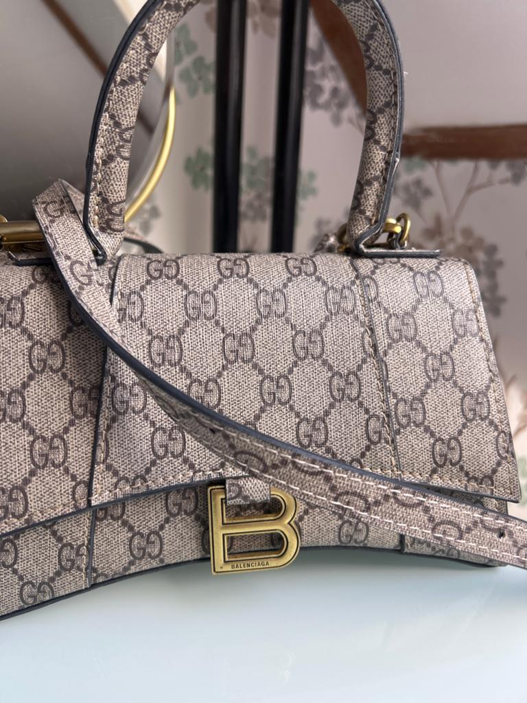 Gucci x Balenciaga Hourglass Tas - Zo goed als nieuw, Ophalen of Verzenden, Zo goed als nieuw, Beige, Handtas