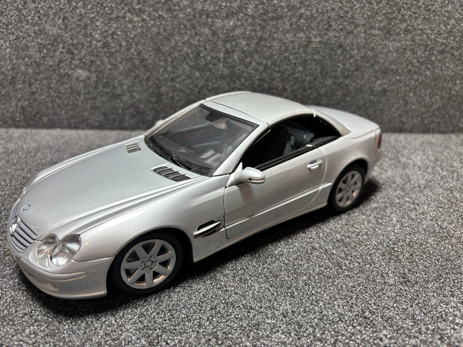 Mercedes-Benz SL 2001 schaalmodel - Zilver, Ophalen of Verzenden, Zo goed als nieuw, Auto, MiniChamps