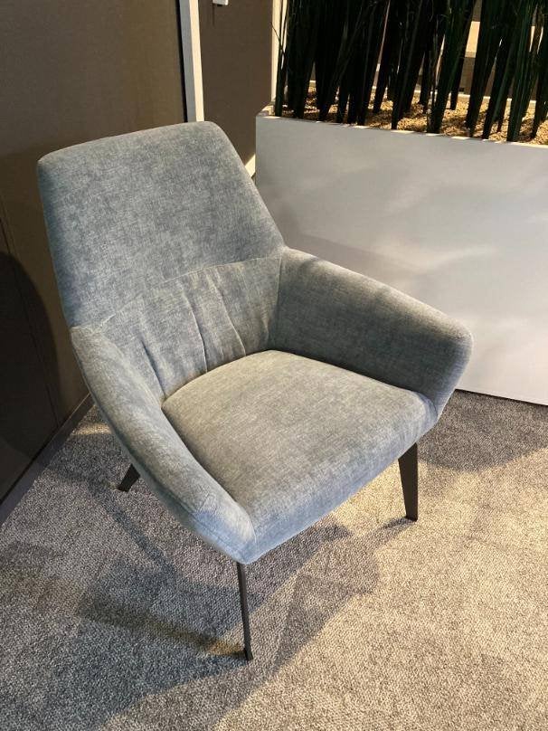 Comfortabele lichtblauwe fauteuil, Huis en Inrichting, Stoelen, Ophalen, Modern, Comfortabel, Blauw, Zo goed als nieuw