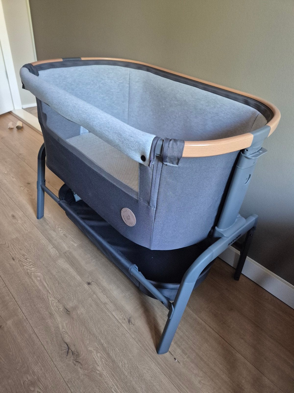 Maxi-Cosi Co-Sleeper Iora Zgan! met reistas.

In allerlei ve, Ophalen of Verzenden, Zo goed als nieuw, Wieg