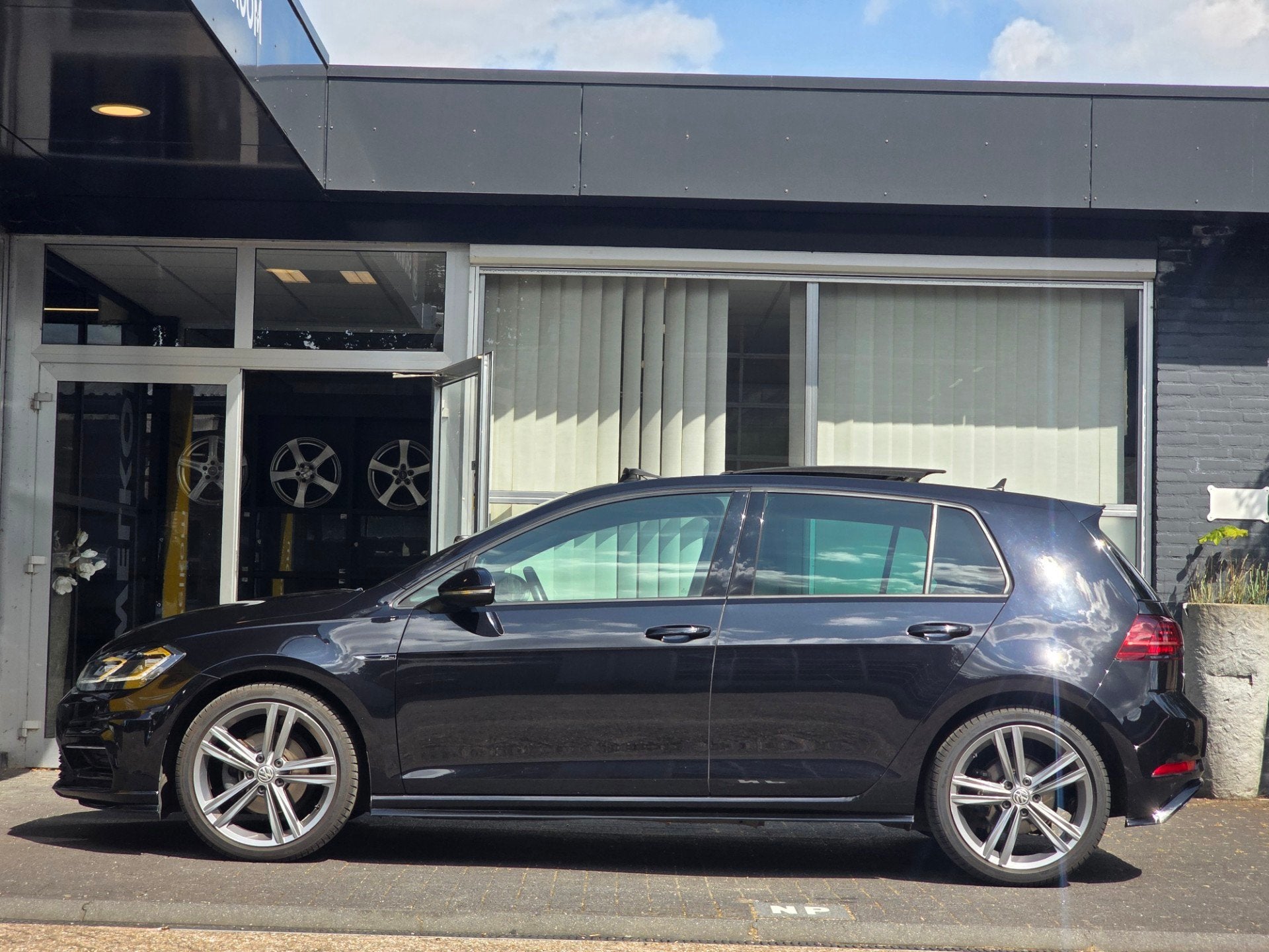 Volkswagen Golf 1.5 TSI Highline Business R-LINE / PANO / VI, Elektrische ramen, 4 cilinders, 150 pk, Alcantara