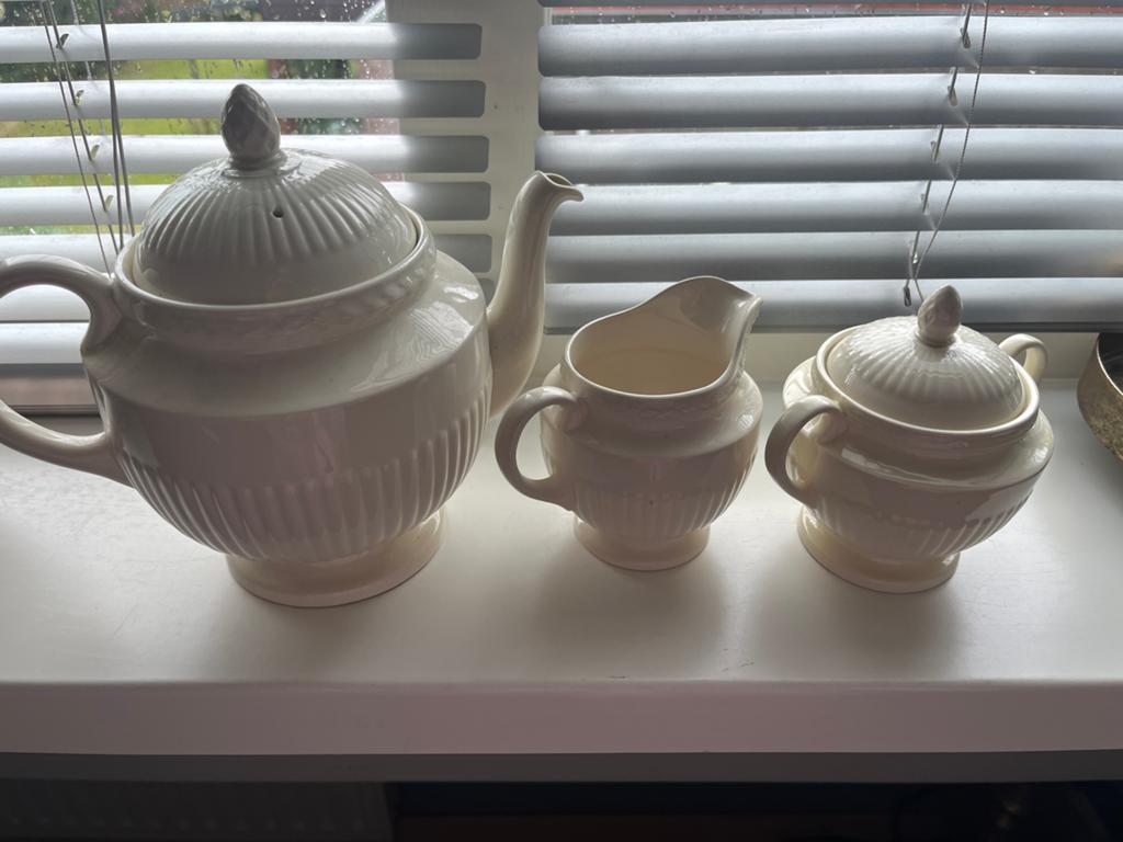 Wedgwood Edme- Theepot, Melkkan, Suikerpot, Huis en Inrichting, Keuken | Servies, Overige typen, Ophalen of Verzenden, Zo goed als nieuw