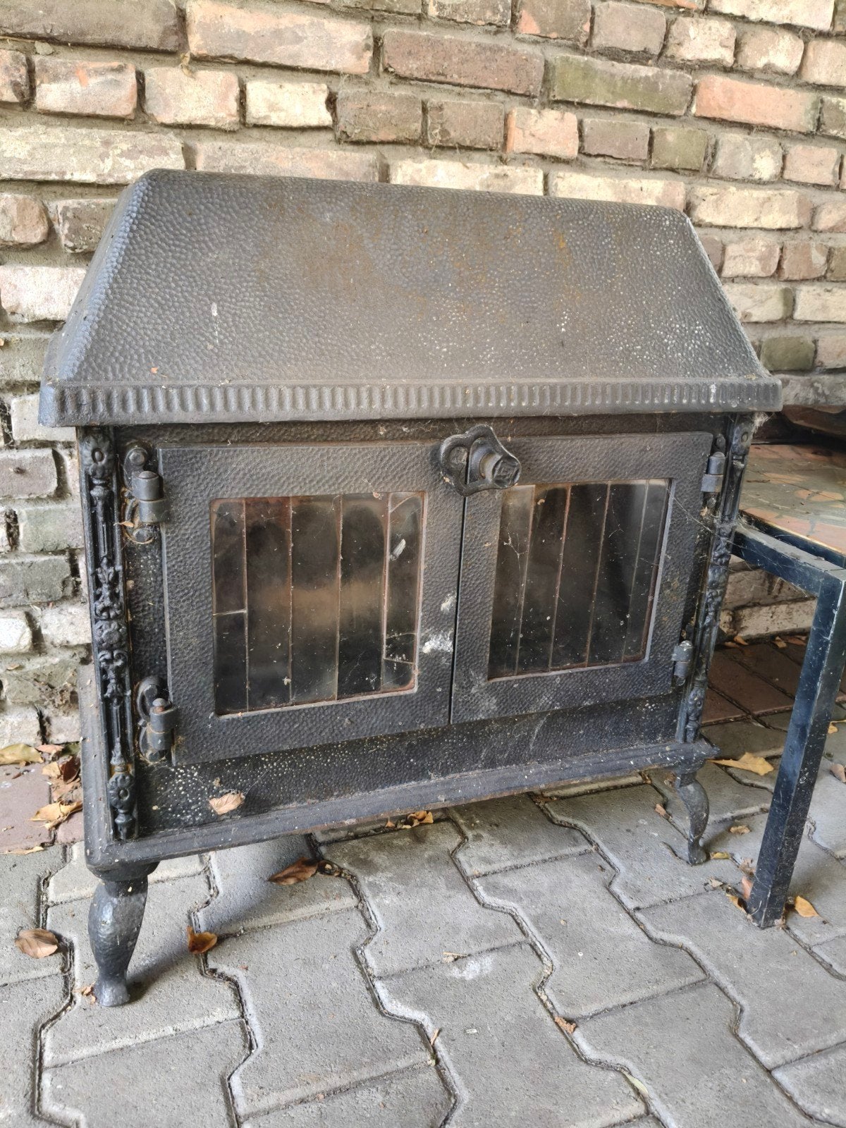 Oude gietijzeren houtkachel met roosters en pijp, Ophalen, Gebruikt, Vrijstaande haard, Houthaard