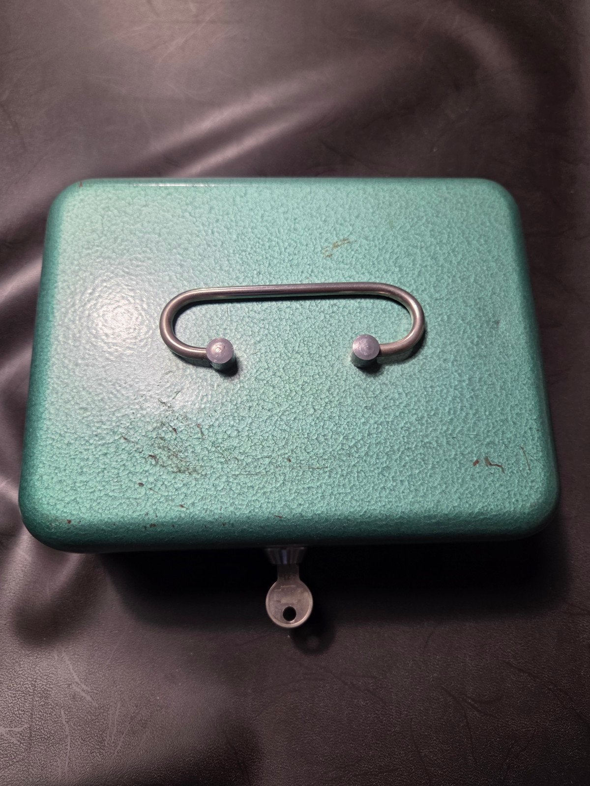 Vintage metal geldkistje met sleutel, Minder dan 50 cm, Gebruikt, Minder dan 50 cm, Ophalen of Verzenden